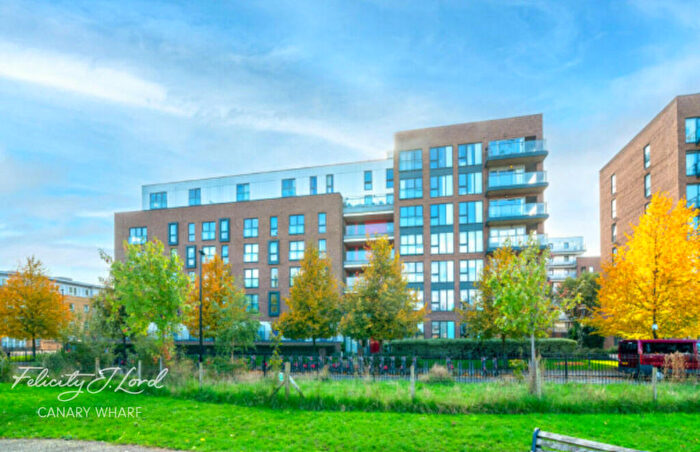 2 Bedroom Apartment To Rent In Lindfield Street, London, E14