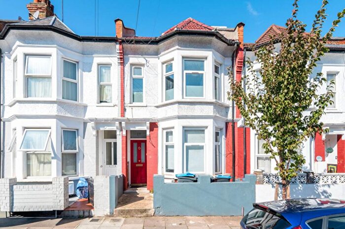 1 Bedroom Flat For Sale In Gowan Road, Willesden, London, NW10