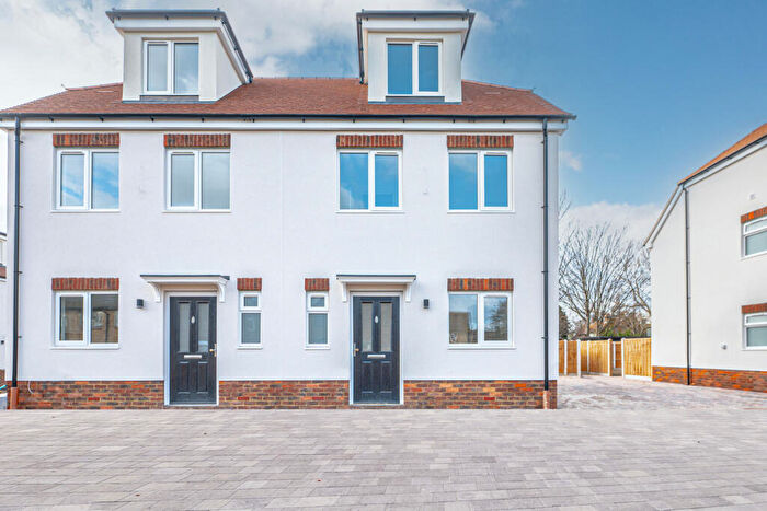 3 Bedroom Semi Detached House For Sale In Eastwoodbury Lane, Southend-on-sea, SS2