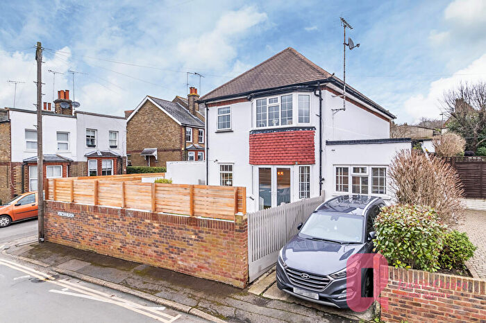 2 Bedroom Semi Detached House To Rent In Ashtead, KT21