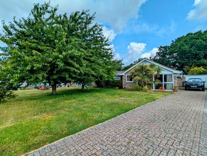 3 Bedroom Bungalow To Rent In Richmond Drive, Hayling Island, PO11