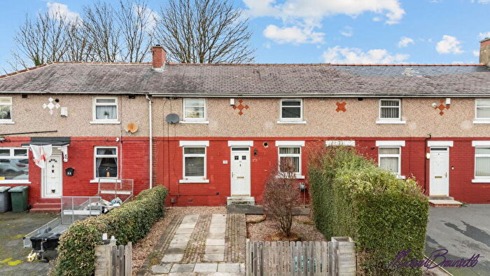 3 Bedroom Terraced House For Sale In Royds Hall Avenue, Bradford, BD6