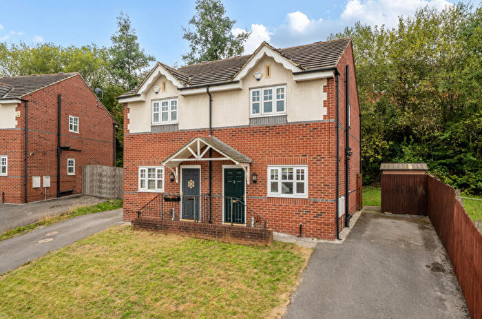 2 Bedroom End Of Terrace House For Sale In Wharfedale Close, Armley, Leeds, LS12