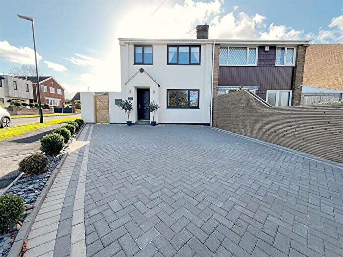 3 Bedroom Semi-Detached House For Sale In Mill View, Waltham, Grimsby, N.E. Lincs, Oht, DN37