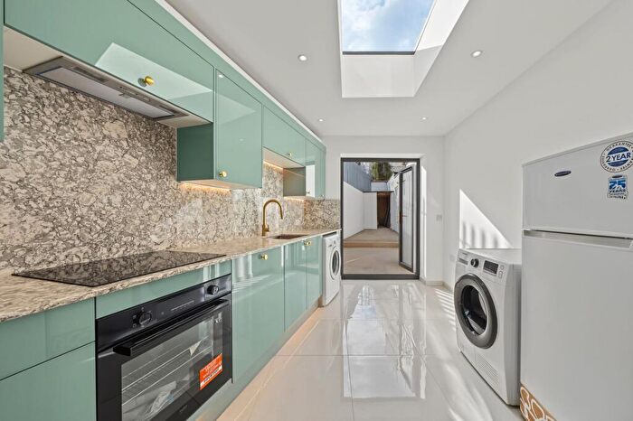 4 Bedroom Detached House To Rent In Benwell Road, London, N7