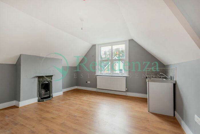 Studio To Rent In Beechwood Road, Catherham, CR3