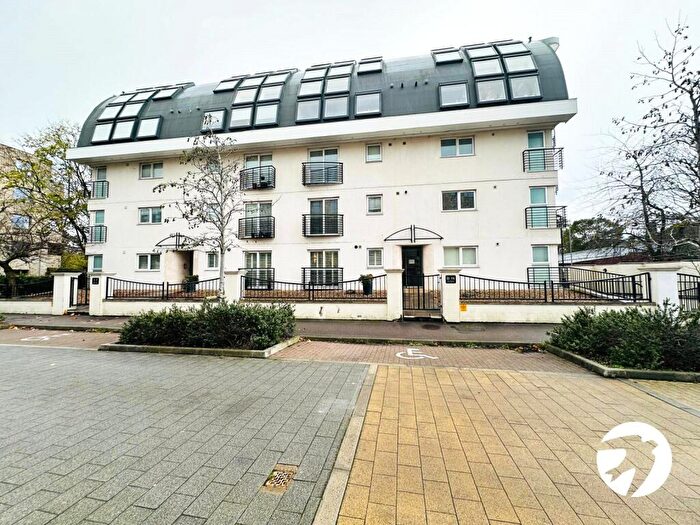 2 Bedroom Flat For Sale In Melfield Gardens, London, SE6