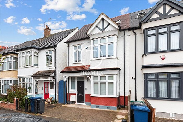4 Bedroom Semi Detached House For Sale In Albert Road, London, NW4
