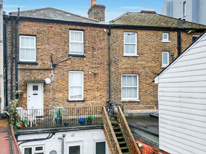 1 Bedroom Flat For Sale In Bridge Road, East Molesey, KT8