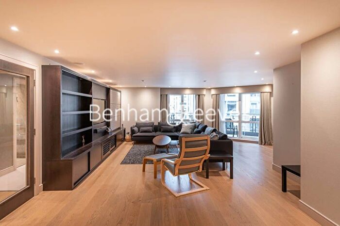 3 Bedroom Flat To Rent In Park Street, Chelsea Creek, SW6