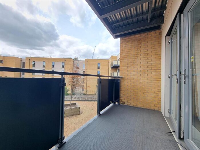 1 Bedroom Flat For Sale In Handley Page Road, IG11