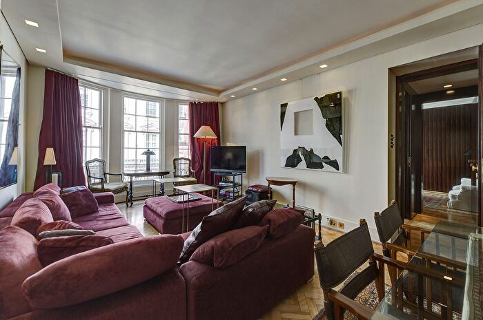 3 Bedroom Flat To Rent In Upper Grosvenor Street, London, W1K
