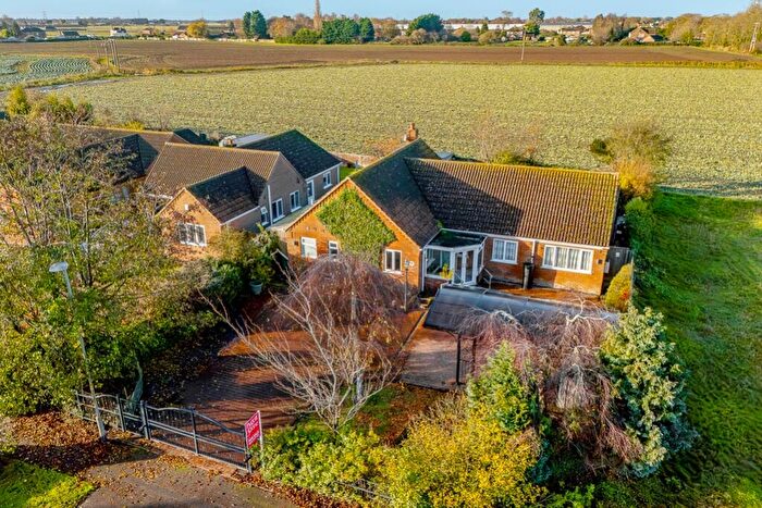 3 Bedroom Detached Bungalow For Sale In Star Lane, Holbeach Bank, PE12