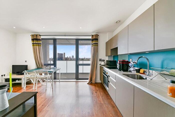 Flat To Rent In Lighterman Point, Aberfeldy Village, London, E14