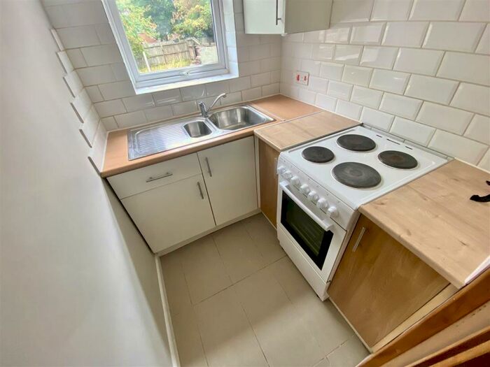 1 Bedroom Maisonette To Rent In Beechwood Road, Luton, LU4