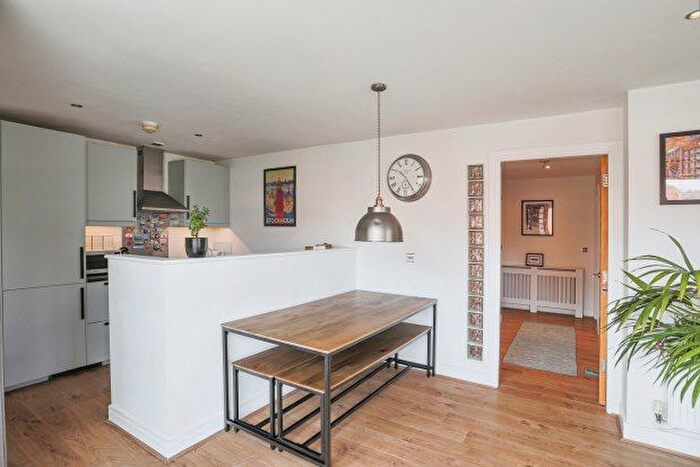 2 Bedroom Flat To Rent In Bowman Lane, Leeds, LS10