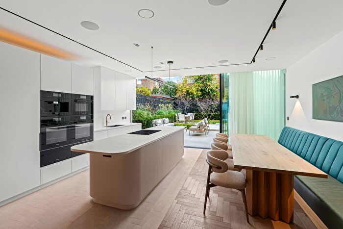 5 Bedroom Semi Detached House For Sale In Thurleigh Road, London, SW12