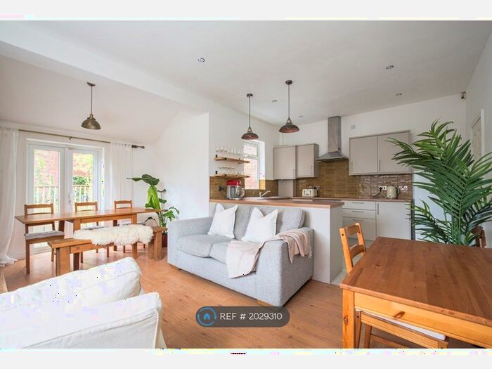 4 Bedroom Semi-Detached House To Rent In Milton Grove, Manchester, M16