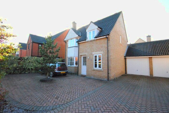 4 Bedroom Detached House To Rent In Cypress Court, Dunmow, CM6