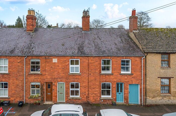 2 Bedroom Terraced House For Sale In Broad Street, Bampton, Oxon, OX18