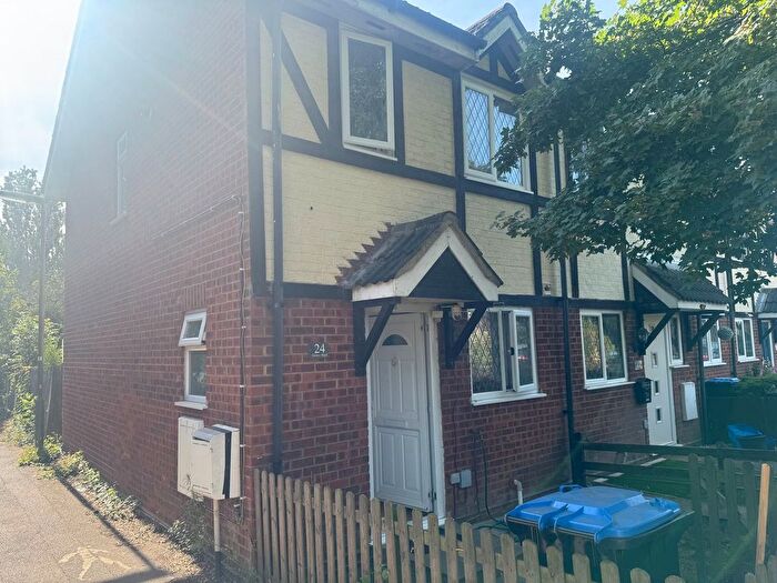 2 Bedroom End Terrace House To Rent In Quincy Road, Egham, TW20