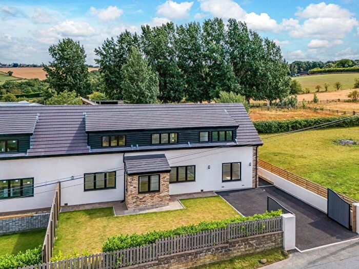 4 Bedroom Semi-detached House For Sale In Sandy Lane, Middlestown, Wakefield, WF4