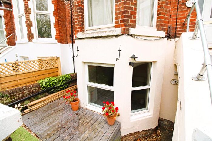1 Bedroom Apartment To Rent In Portsmouth Road, Cosham, Portsmouth, Hampshire, PO6