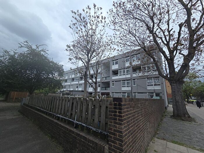 3 Bedroom Maisonette To Rent In Stepney Green, E1
