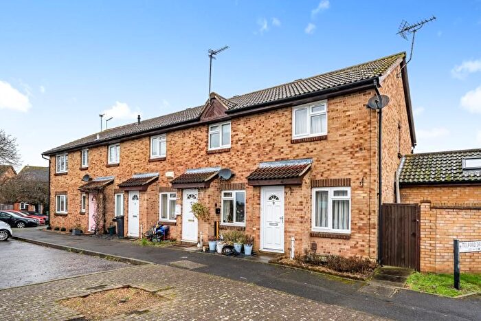 2 Bedroom Property To Rent In Telford Drive, Walton-On-Thames, KT12