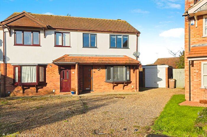 3 Bedroom Semi-Detached House For Sale In Dorrington Close, Ruskington, NG34