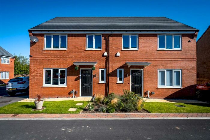 4 Bedroom Semi-Detached House To Rent In Medway Close, Sheffield, S2