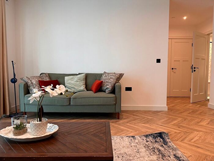 2 Bedroom Flat To Rent In Brook Street, Kingston Upon Thames, KT1