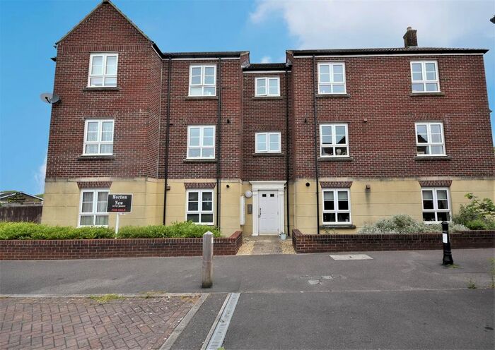 2 Bedroom Flat To Rent In Wren Place, Gillingham SP8