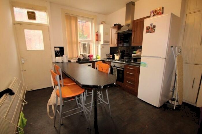4 Bedroom Terraced House To Rent In Welton Place, Hyde Park, Leeds, LS6