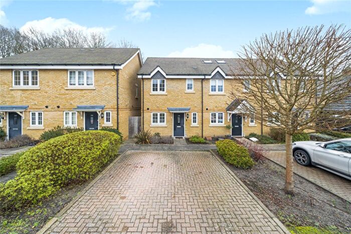 2 Bedroom End Of Terrace House For Sale In Knaphill, Woking, Surrey, GU21