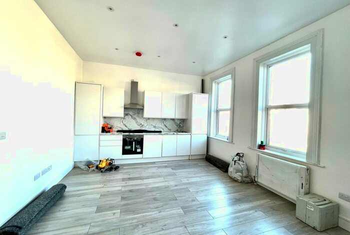1 Bedroom Flat To Rent In Woodside Park Road, London, N12