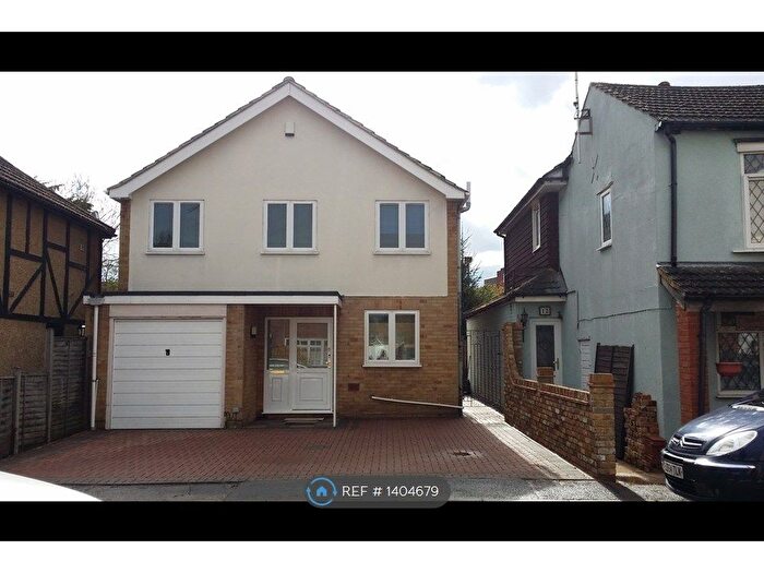 3 Bedroom Detached House To Rent In New Street, Staines-Upon-Thames, TW18