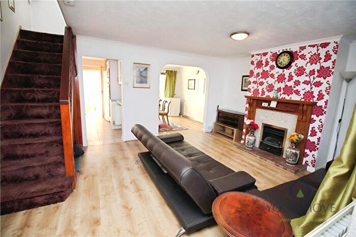 3 Bedroom Semi-Detached House To Rent In Mendip Crescent, Bedford, Bedfordshire, MK41