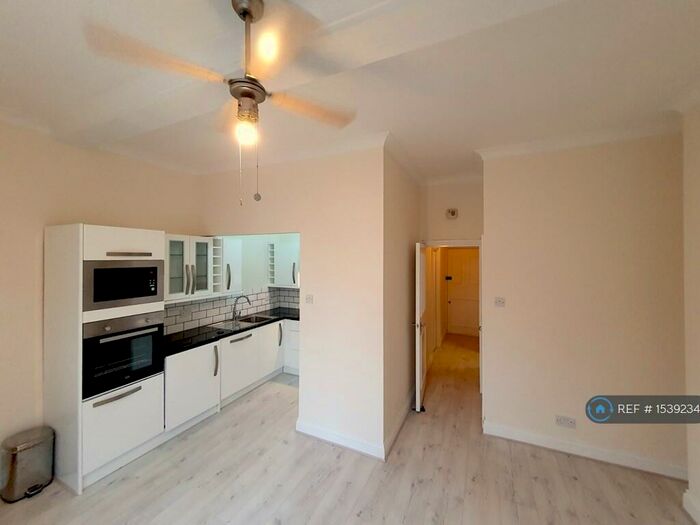 1 Bedroom Flat To Rent In St. James Apartments, London, E17