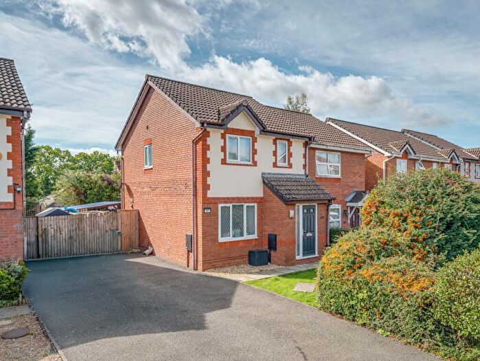 3 Bedroom Semi-Detached House To Rent In Mountain Ash Close, Hailsham, BN27