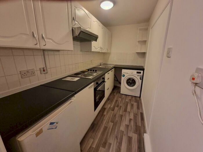 4 Bedroom Maisonette To Rent In Caxton Grove, London, E3
