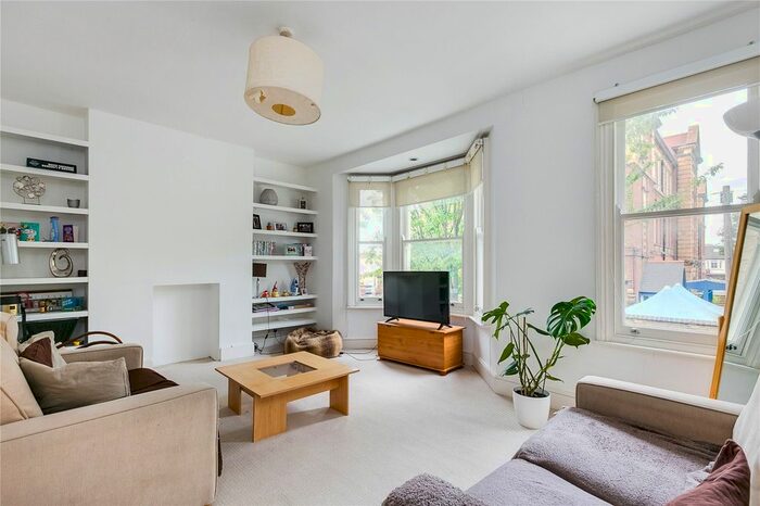 2 Bedroom Flat To Rent In Queensmill Road, Fulham, SW6