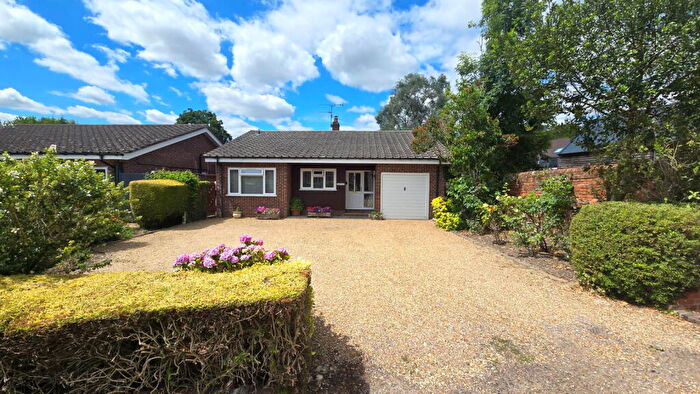 3 Bedroom Detached Bungalow For Sale In Woolhampton Hill, Woolhampton, Reading, RG7