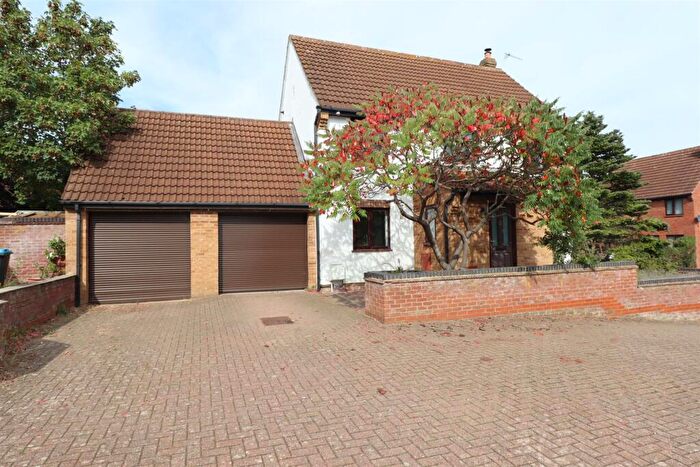 4 Bedroom Detached House For Sale In Astlethorpe, Two Mile Ash, Milton Keynes, MK8