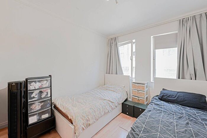 1 Bedroom Flat For Sale In Earls Court Road, Kensington, London, W8