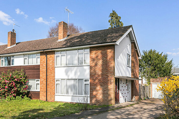 3 Bedroom Maisonette For Sale In Ladythorpe Close, Addlestone, KT15
