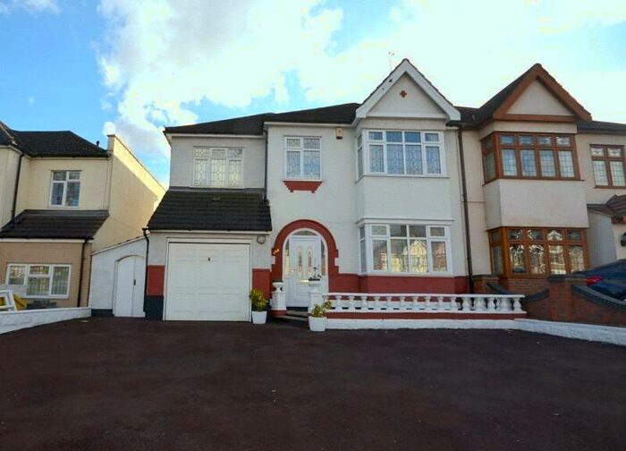 5 Bedroom Semi-Detached House To Rent In Upminster Road, Hornchurch, Essex, RM12
