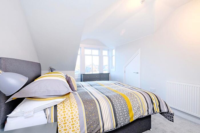 2 Bedroom Flat To Rent In Union Street, Top Floor, Aberdeen, AB11