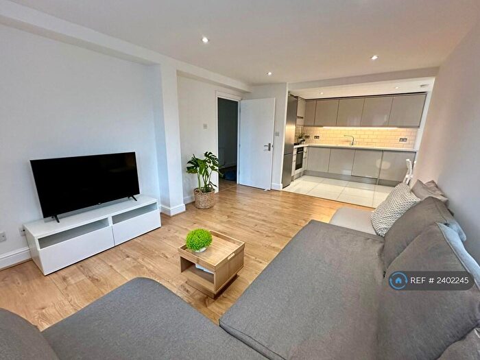 2 Bedroom Flat To Rent In Park Road, London, N14