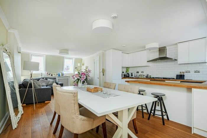 2 Bedroom Flat To Rent In Wandsworth Bridge Road, London, SW6